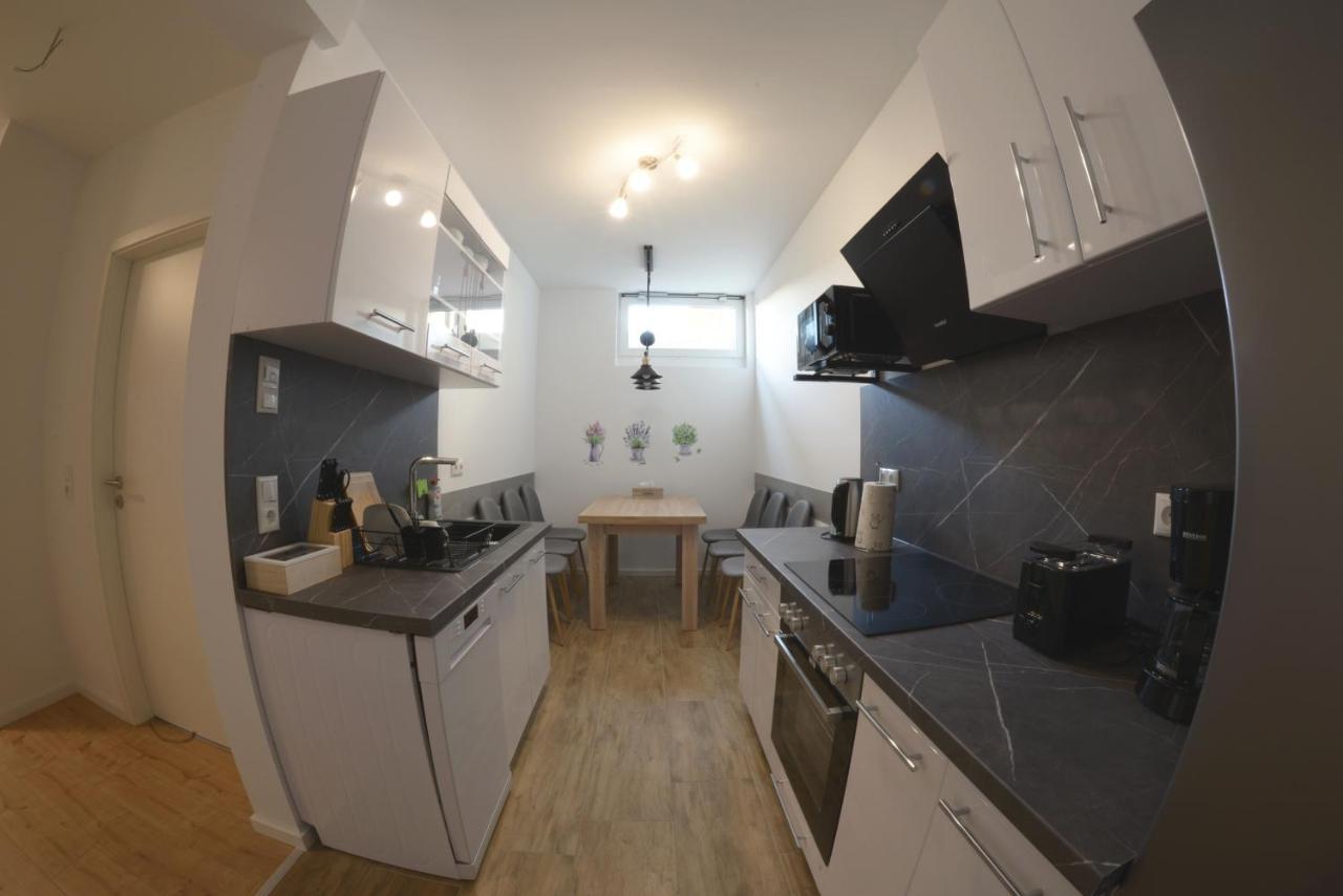 Schoene Ferienwohnung 78M2, 3 Schlafzimmer, 2 Baeder, Zentrumnah, 1Og Erfurt Exterior photo