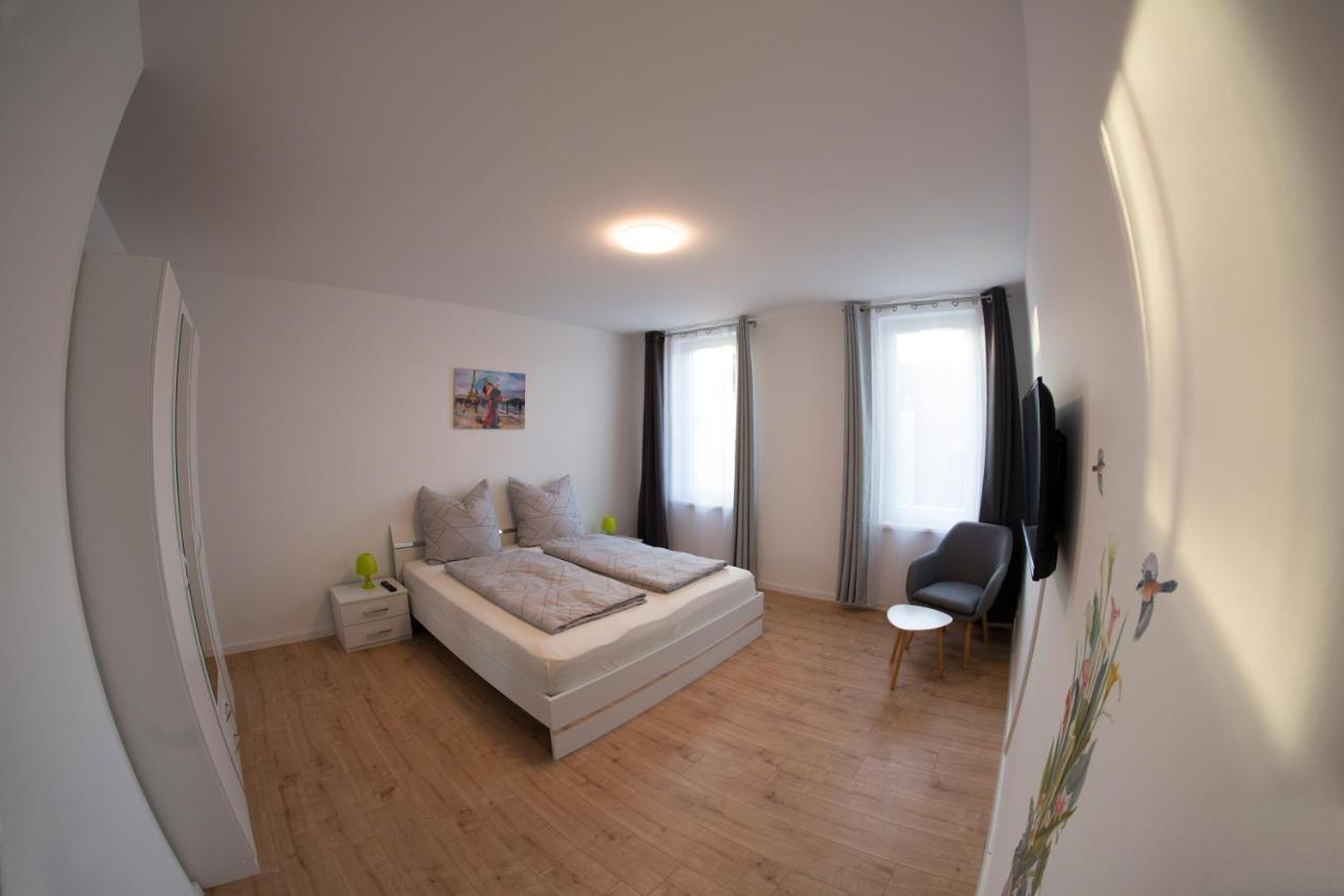 Schoene Ferienwohnung 78M2, 3 Schlafzimmer, 2 Baeder, Zentrumnah, 1Og Erfurt Exterior photo