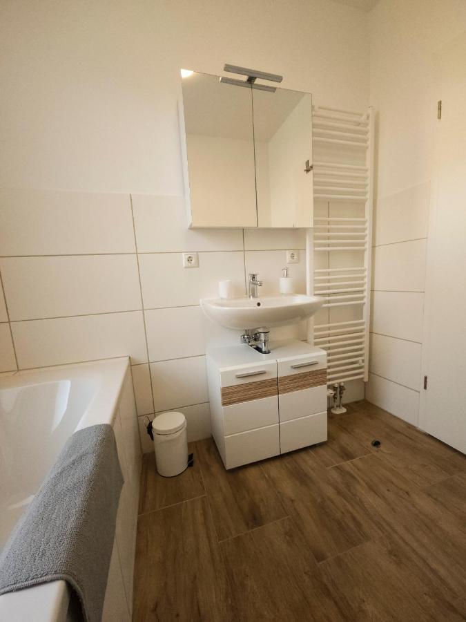 Schoene Ferienwohnung 78M2, 3 Schlafzimmer, 2 Baeder, Zentrumnah, 1Og Erfurt Exterior photo